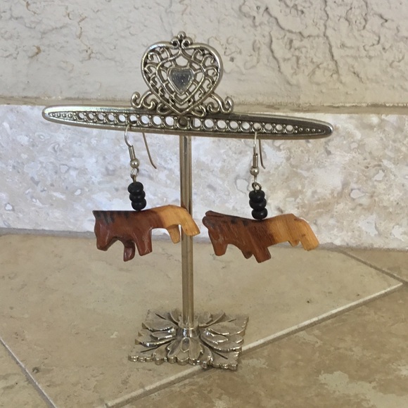 Natural carved Native American Wooden Horse 🐴 Earrings - Picture 2 of 2